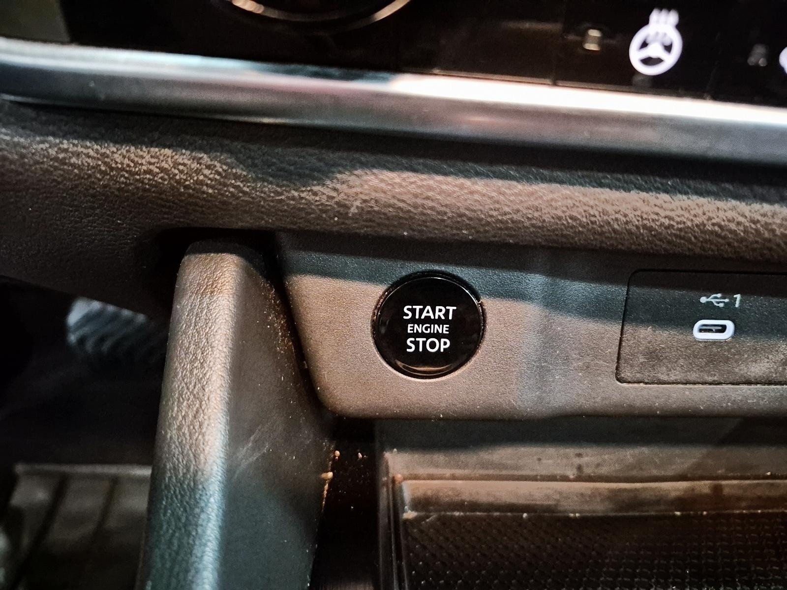 2024 Nissan Rogue SV Moonroof