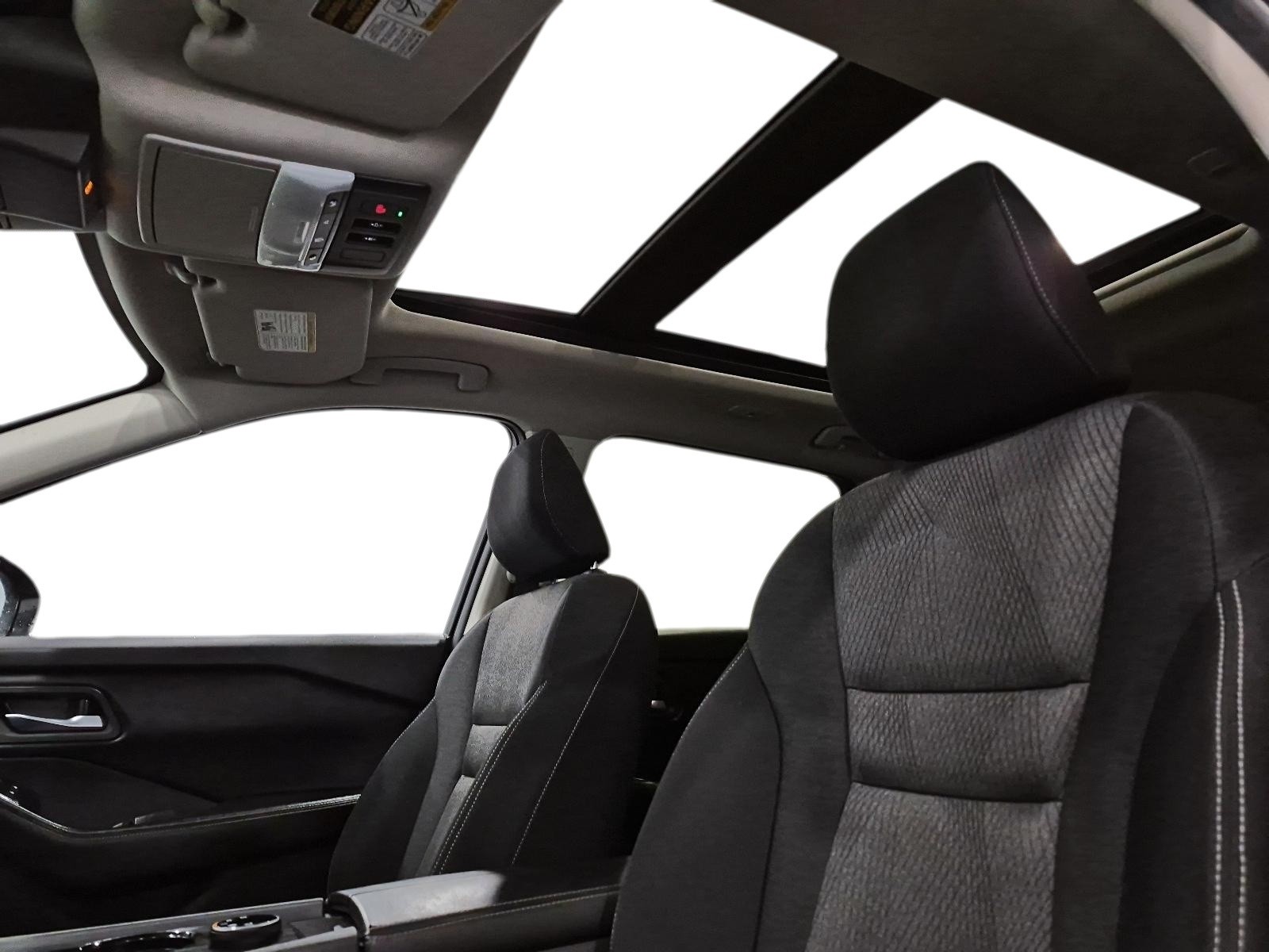 2025 Nissan Rogue SV Moonroof