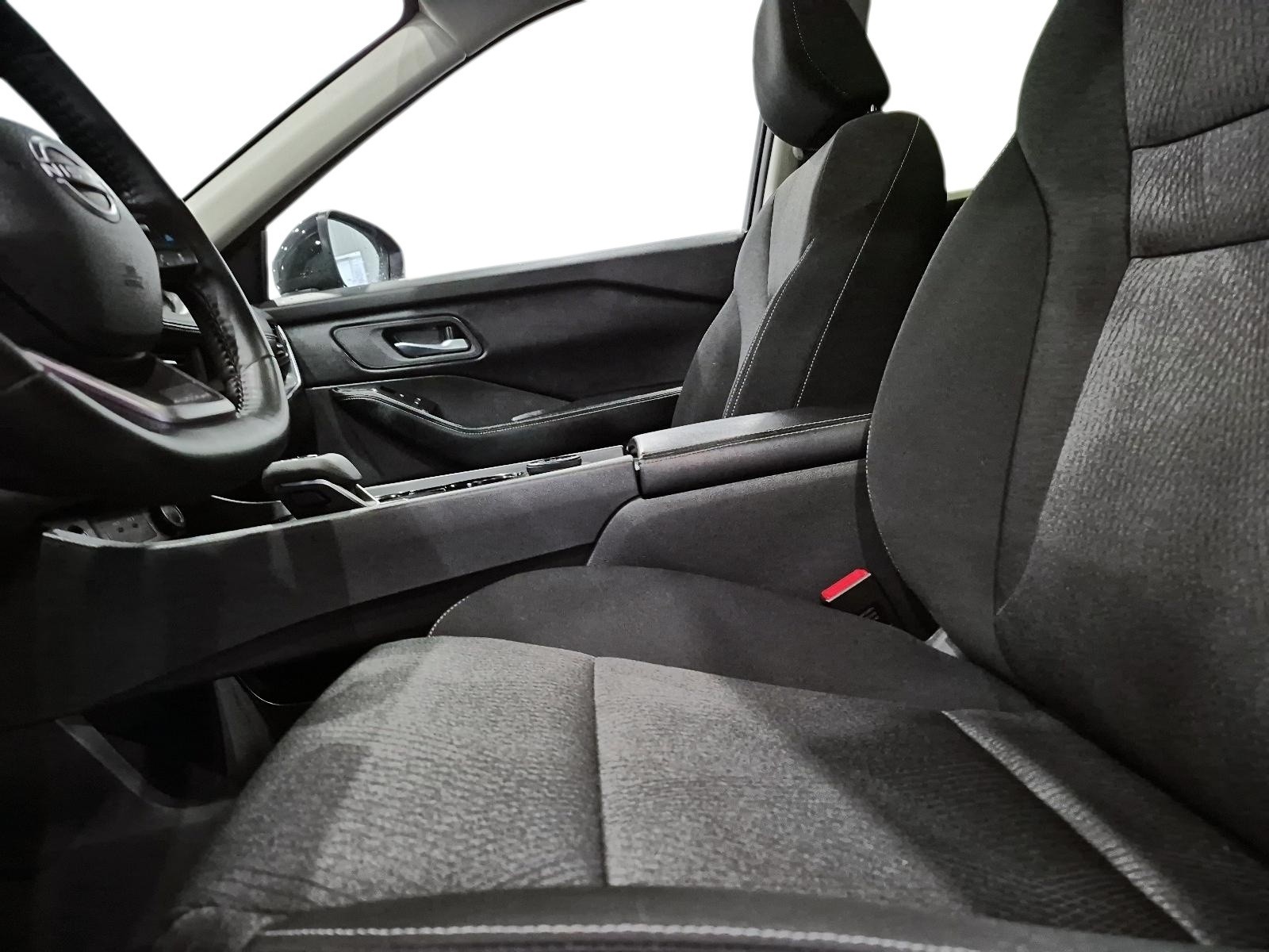 2025 Nissan Rogue SV Moonroof