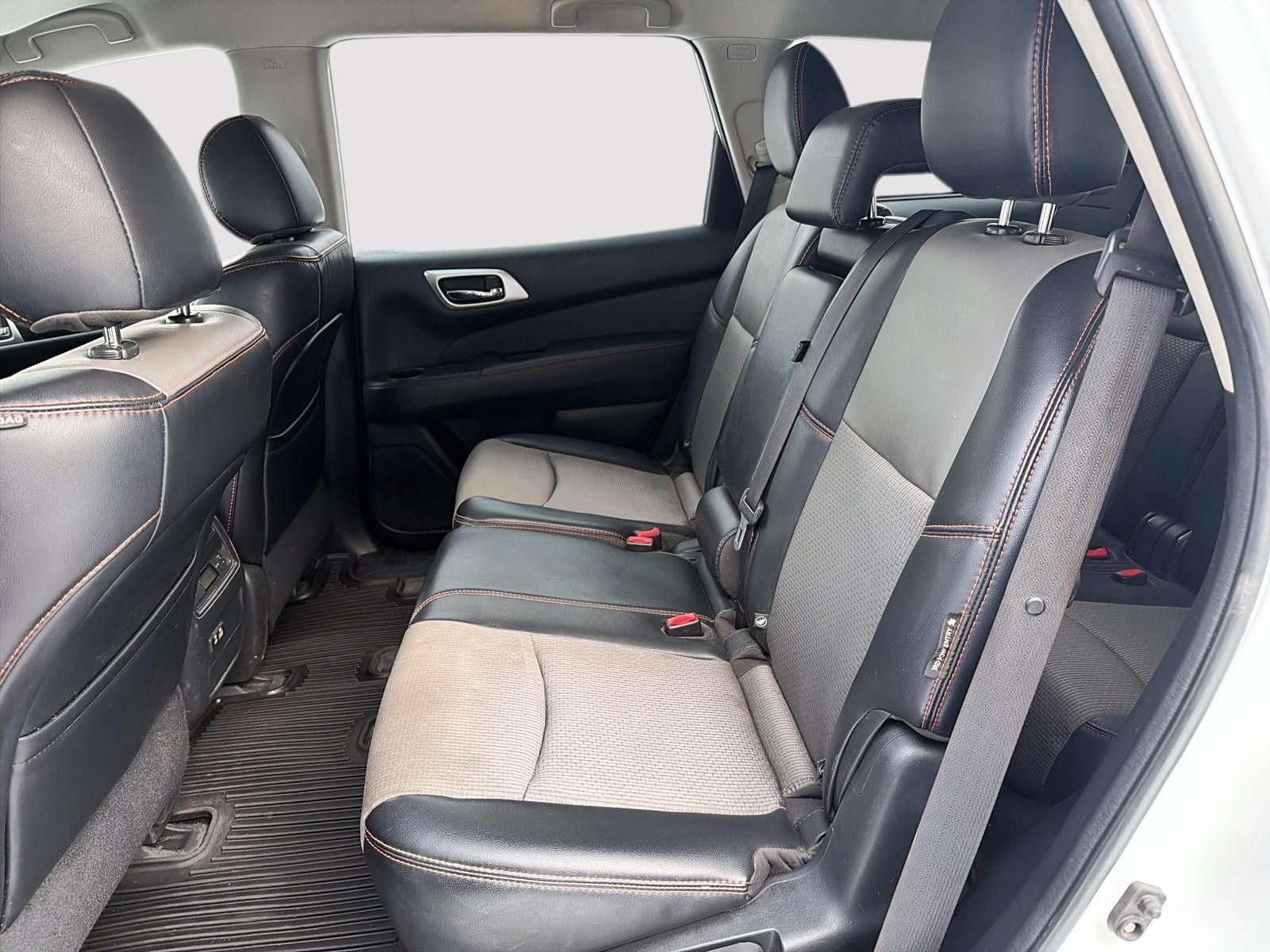 2020 Nissan Pathfinder SV Tech