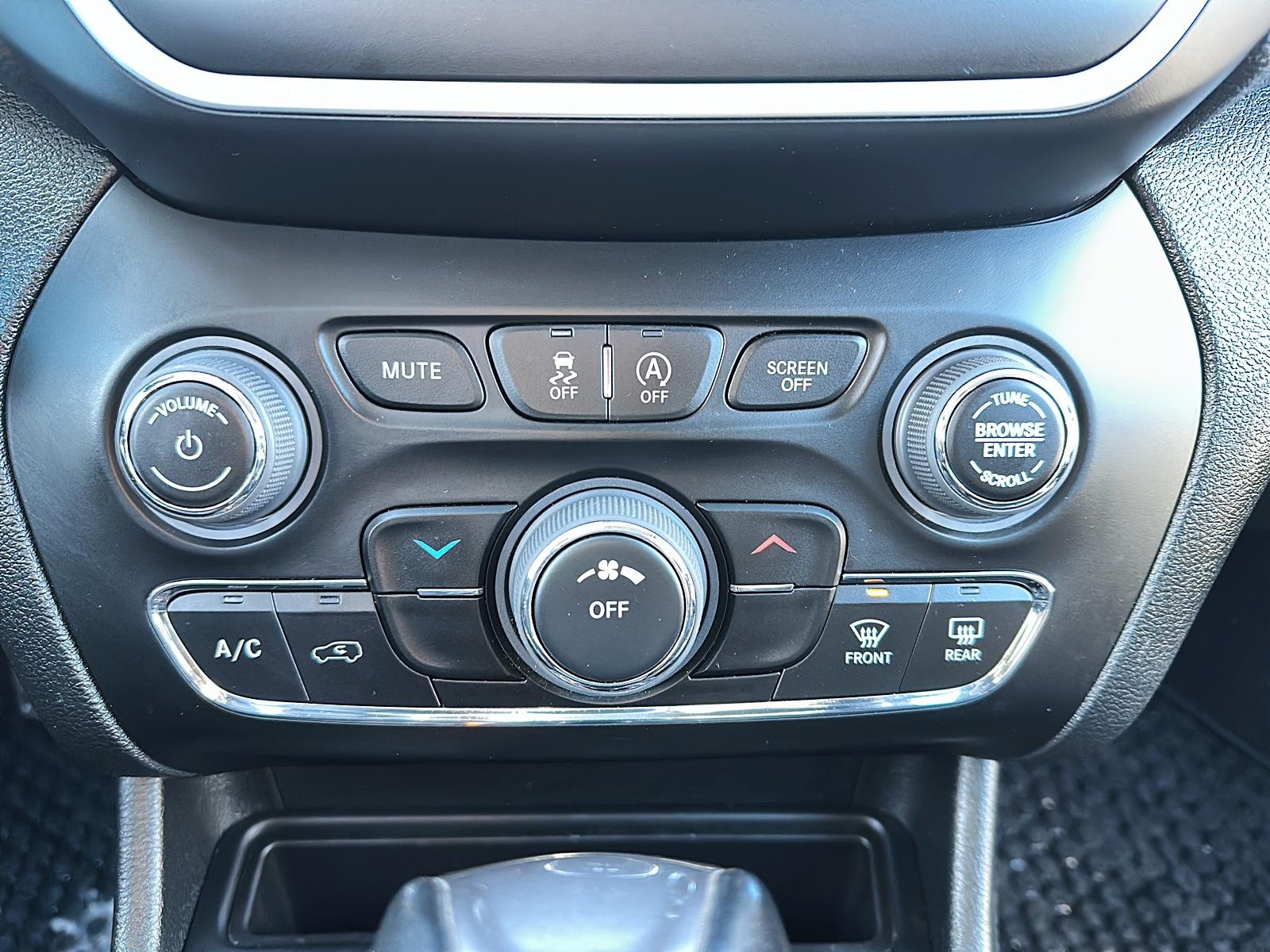 2022 Jeep Cherokee Sport