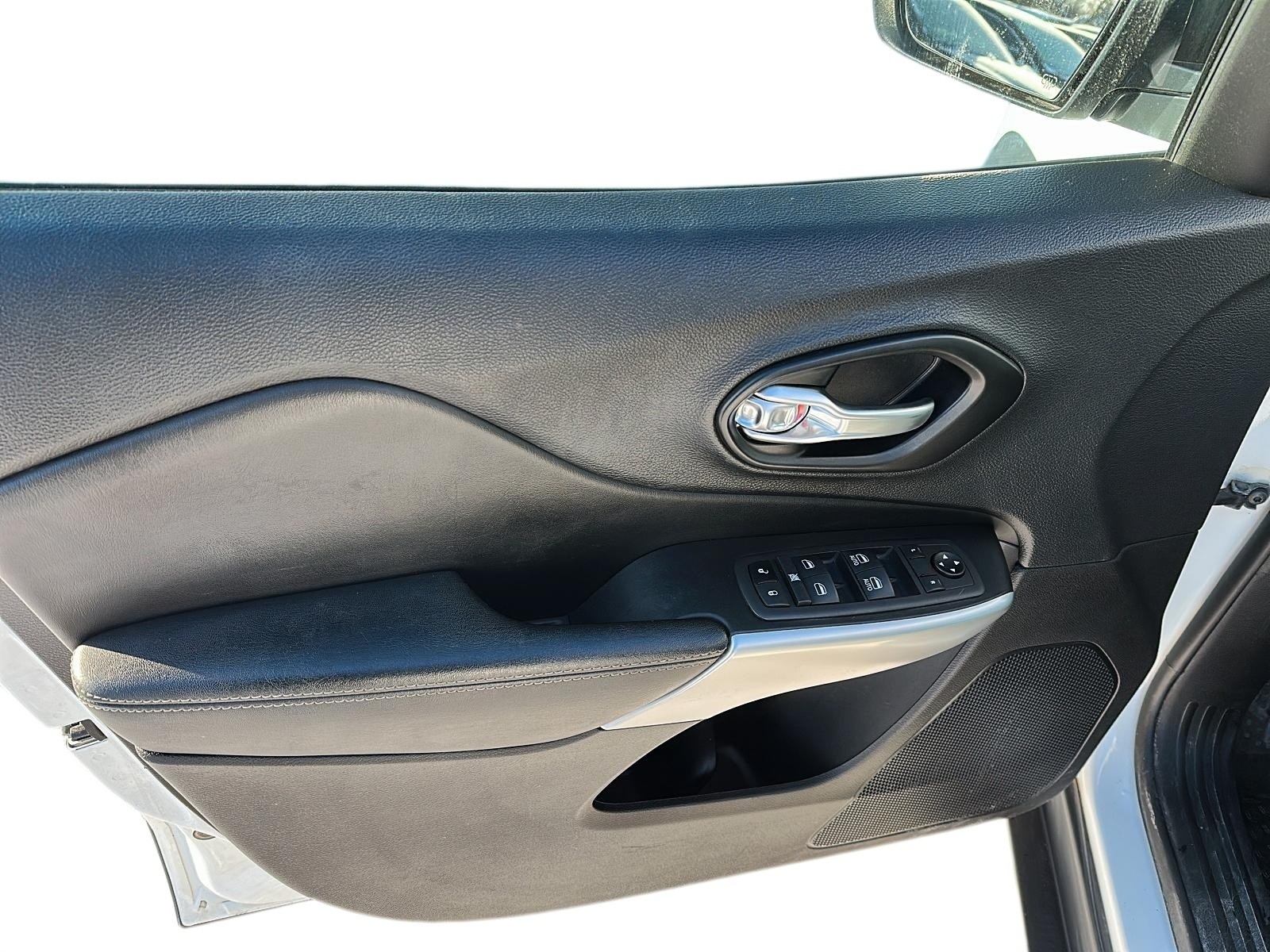 2022 Jeep Cherokee Sport