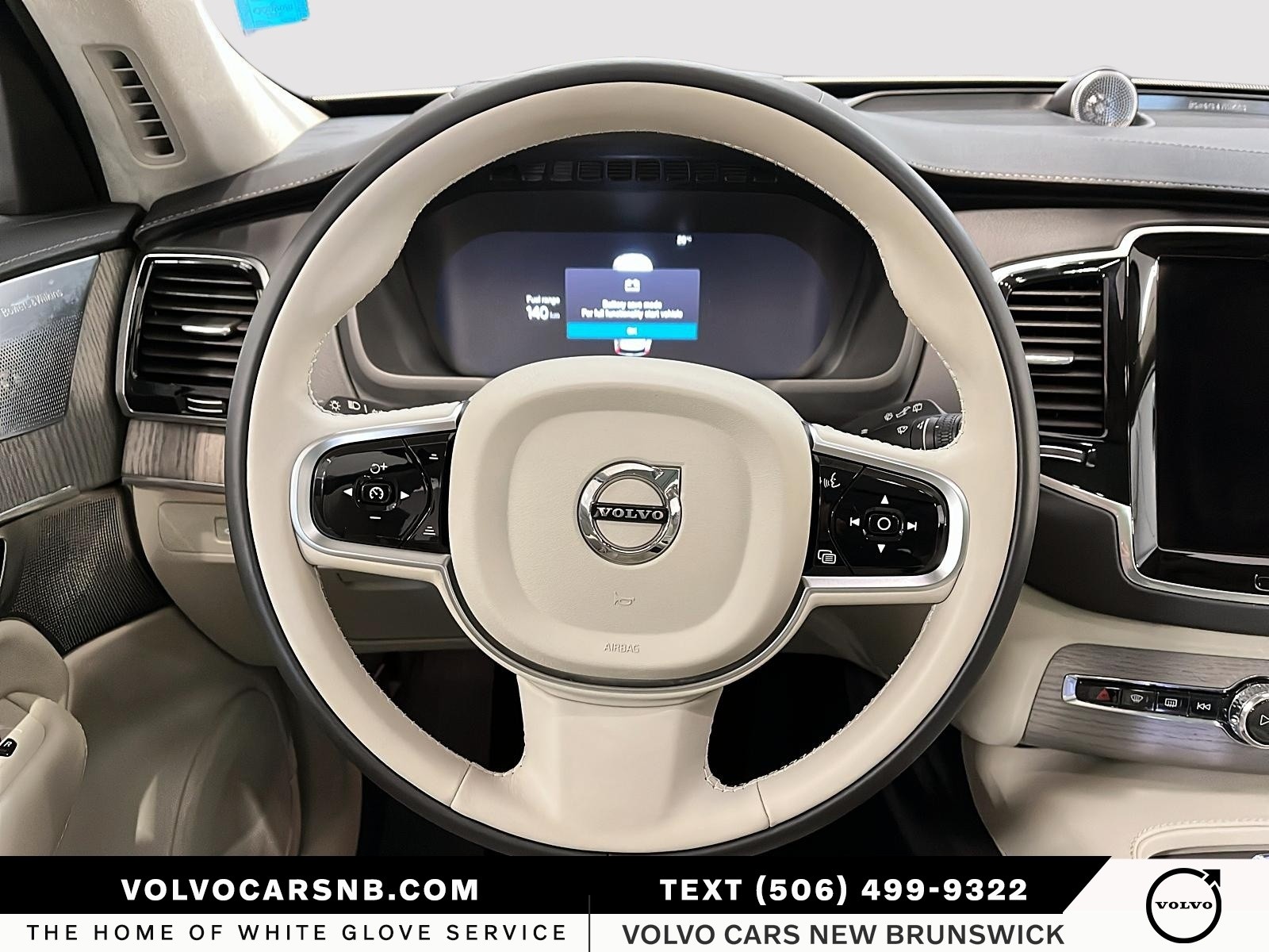 2025 Volvo XC90 B6 Ultra Bright Theme