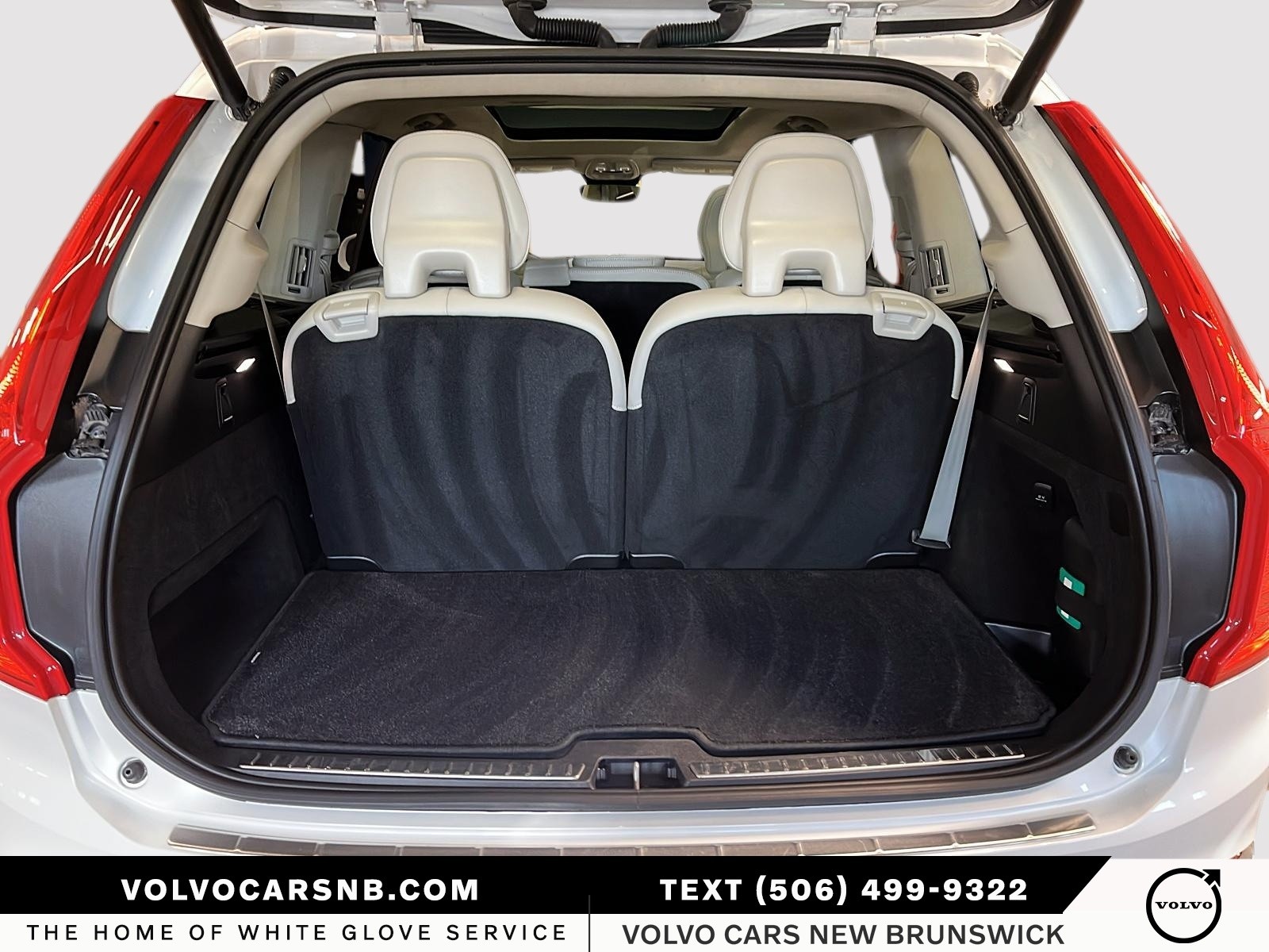 2025 Volvo XC90 B6 Ultra Bright Theme