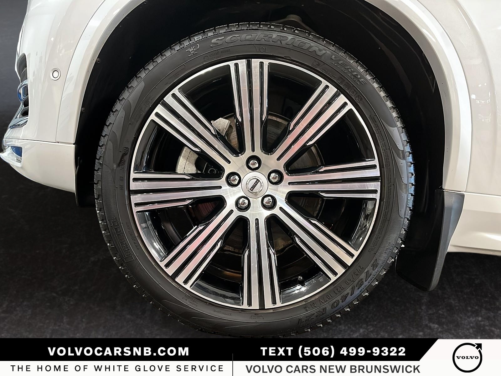 2025 Volvo XC90 B6 Ultra Bright Theme