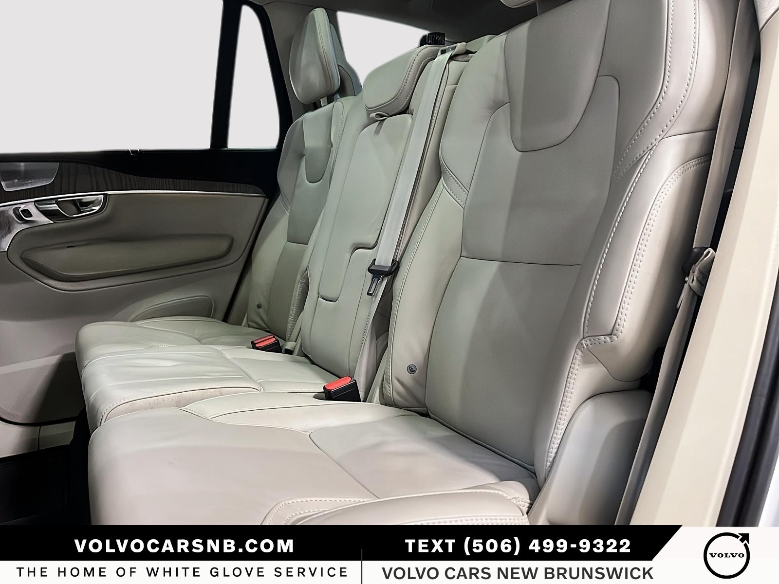 2025 Volvo XC90 B6 Ultra Bright Theme