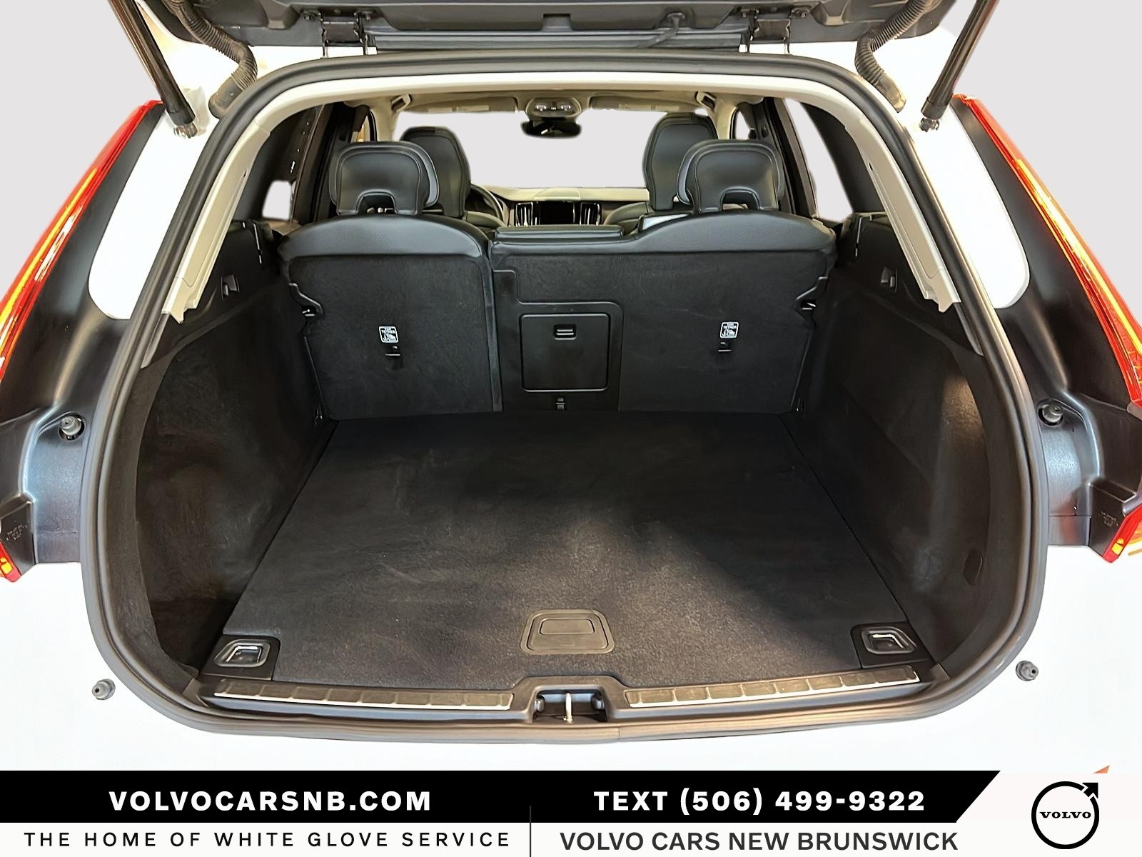 2025 Volvo XC60 B5 Plus Dark Theme