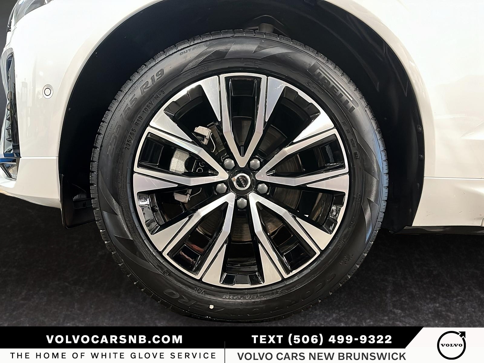 2025 Volvo XC60 B5 Plus Dark Theme