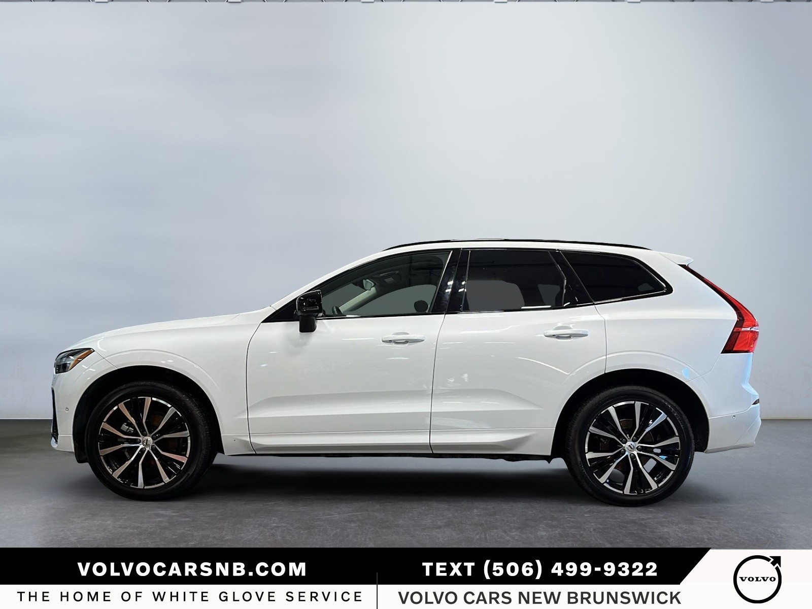 2025 Volvo XC60 B5 Plus Dark Theme