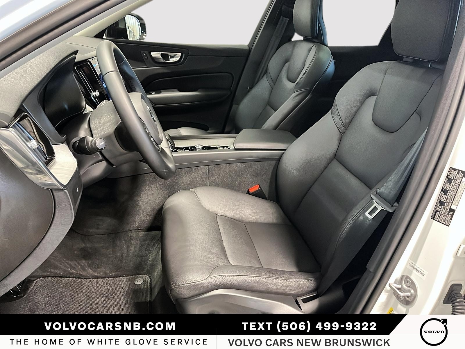 2025 Volvo XC60 B5 Plus Dark Theme