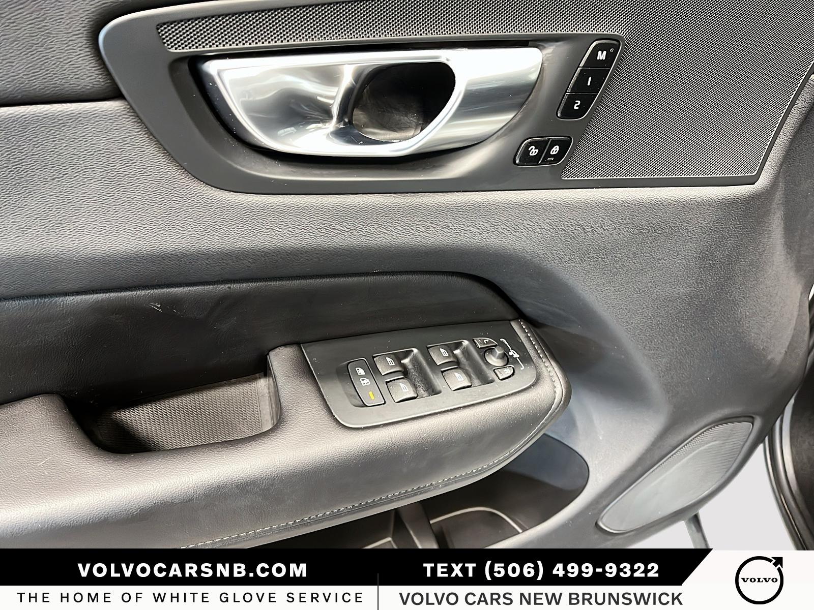 2025 Volvo XC60 B5 Plus Dark Theme