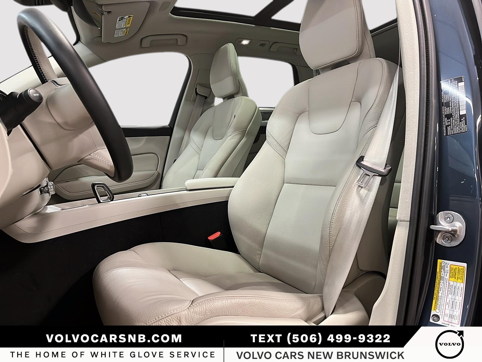 2025 Volvo XC60 B5 Core Dark Theme