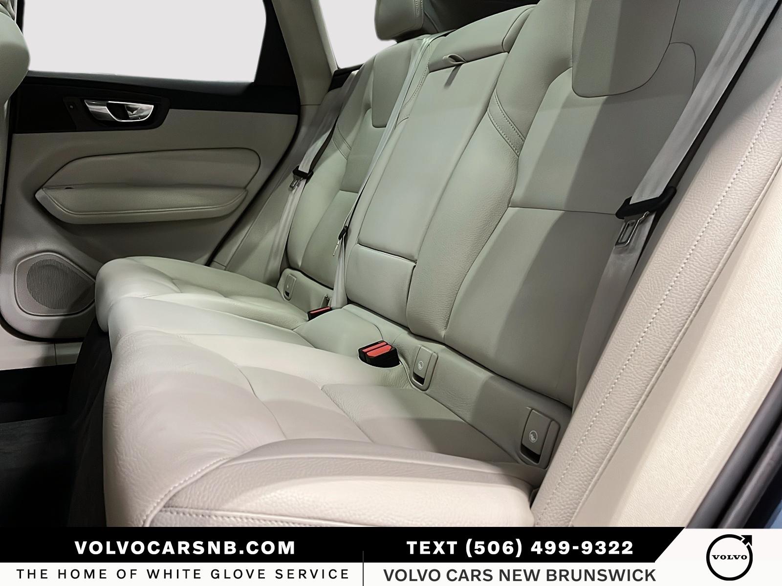 2025 Volvo XC60 B5 Core Dark Theme