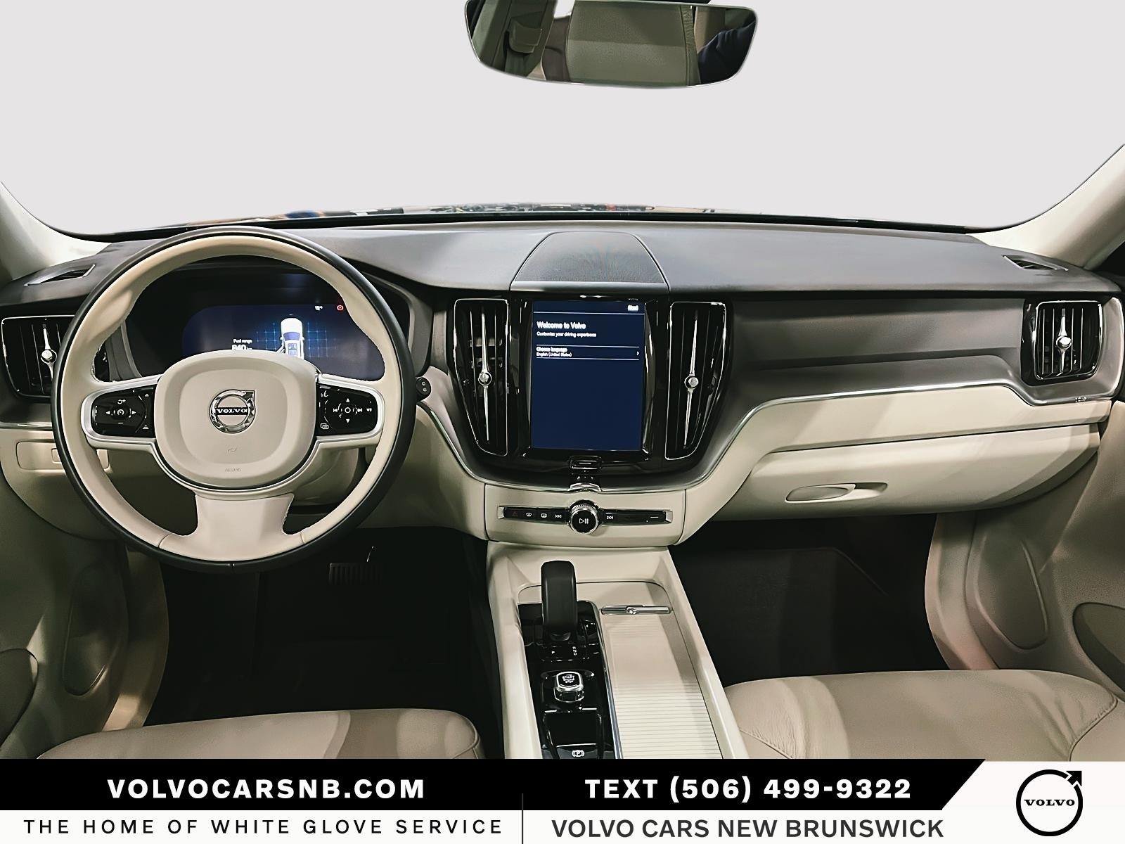 2025 Volvo XC60 B5 Core Dark Theme