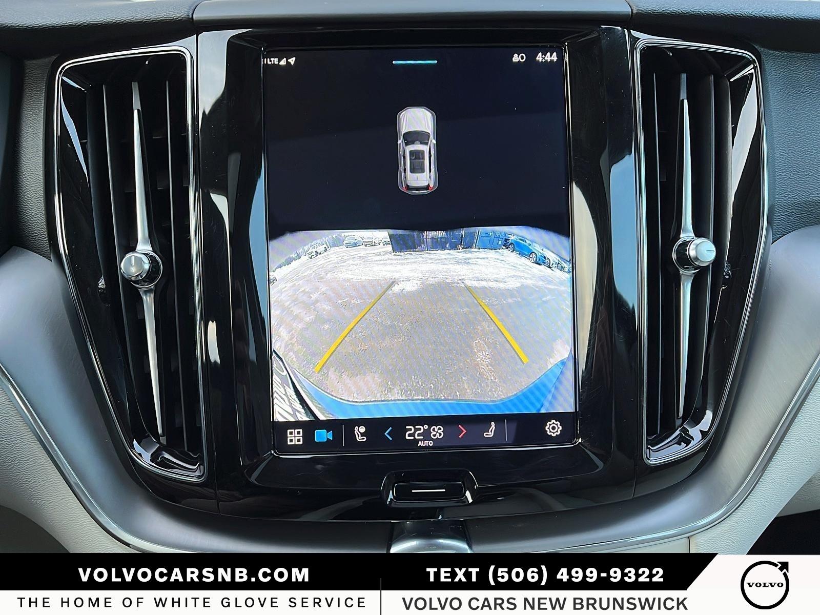 2025 Volvo XC60 B5 Core Dark Theme