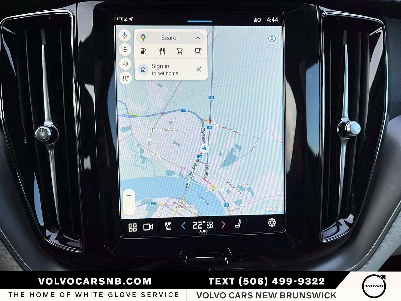 2025 Volvo XC60 B5 Core Dark Theme