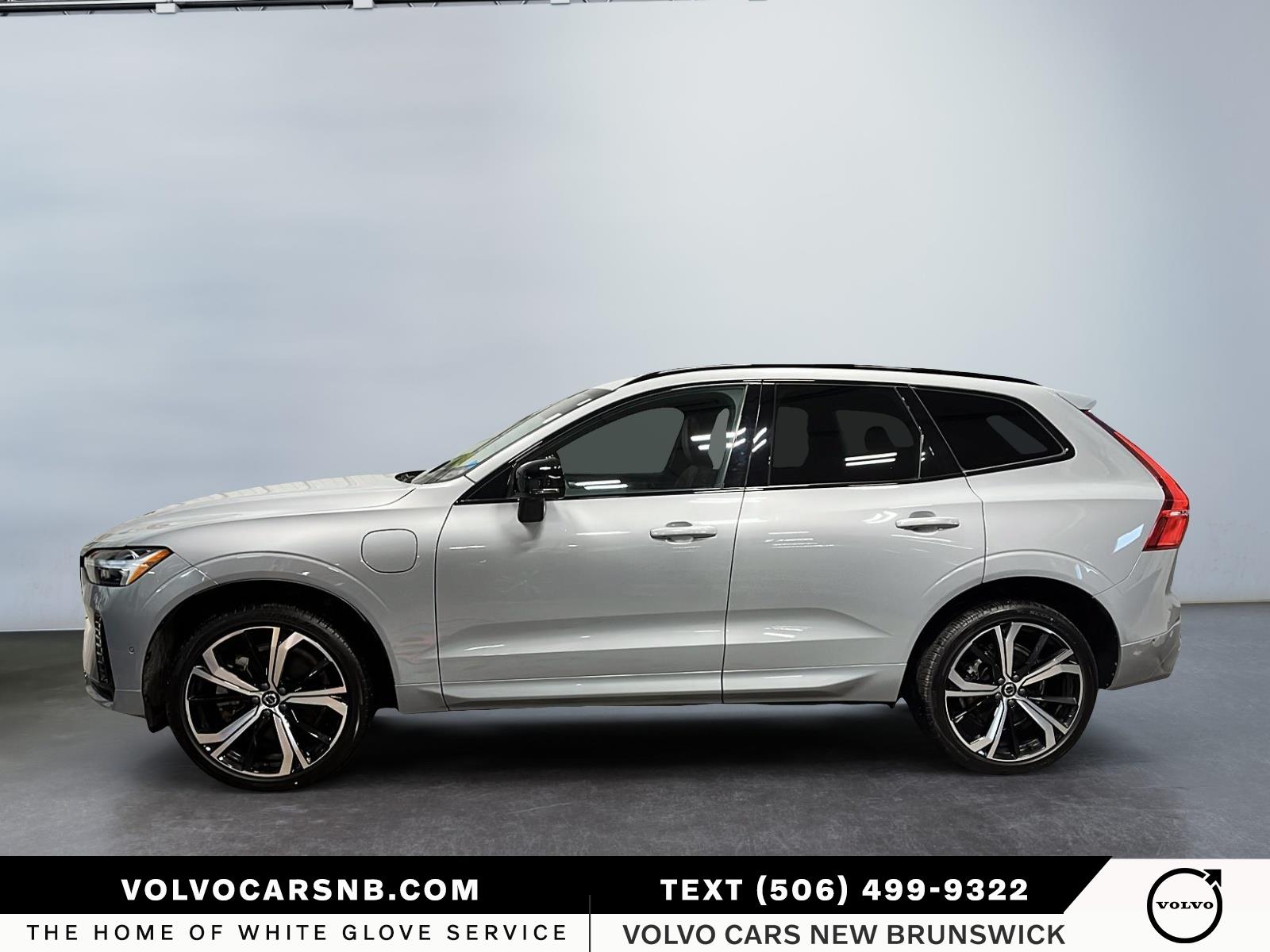 2024 Volvo XC60 Recharge Plug-In Hybrid T8 Ultimate Dark Theme