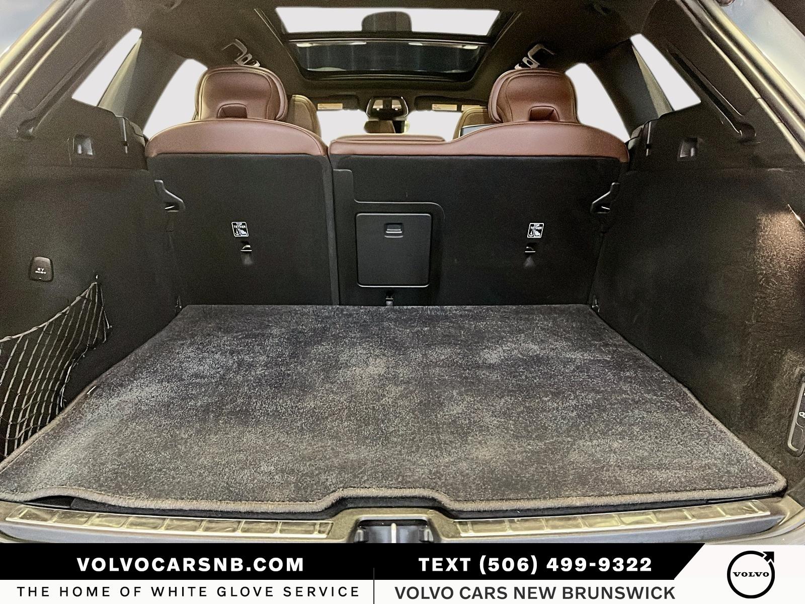 2024 Volvo XC60 Recharge Plug-In Hybrid T8 Ultimate Dark Theme