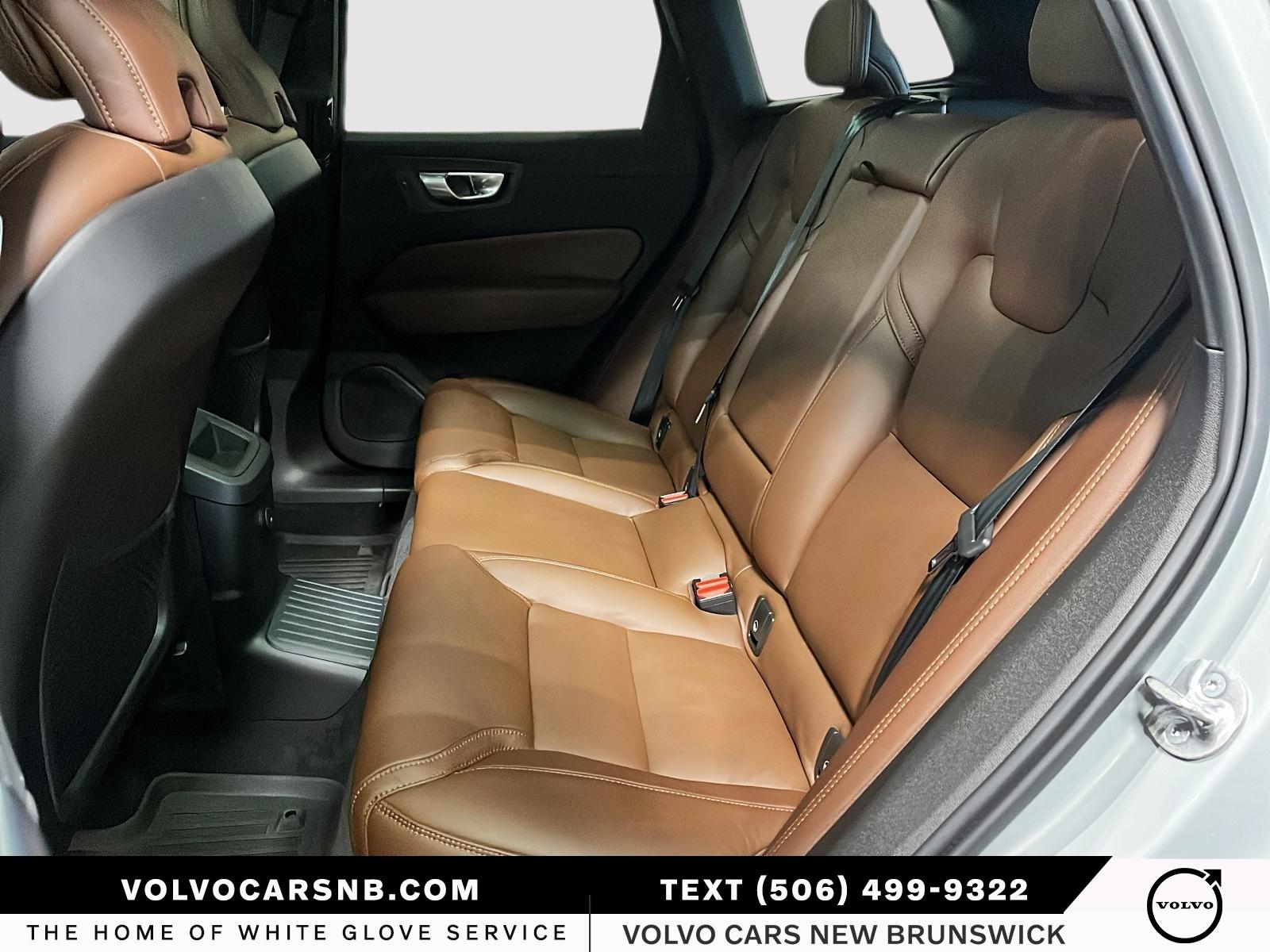 2024 Volvo XC60 Recharge Plug-In Hybrid T8 Ultimate Dark Theme