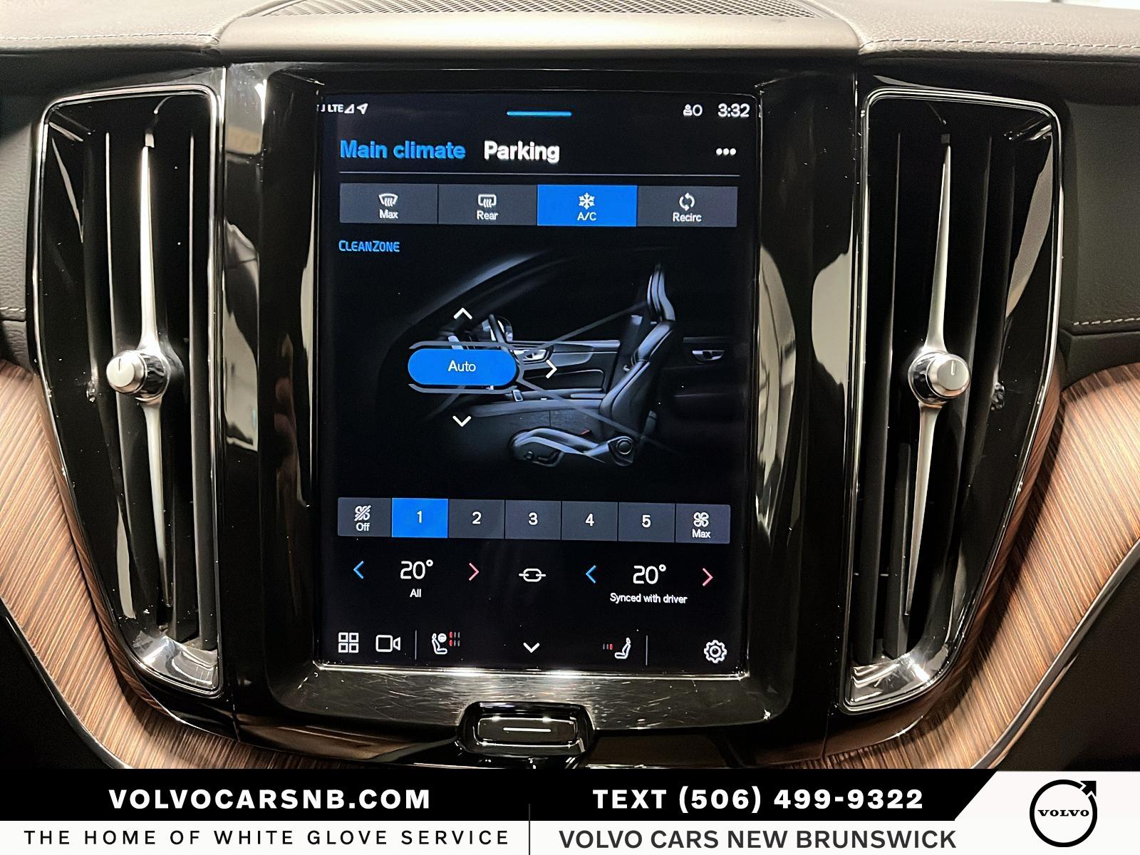 2024 Volvo XC60 Recharge Plug-In Hybrid T8 Ultimate Dark Theme