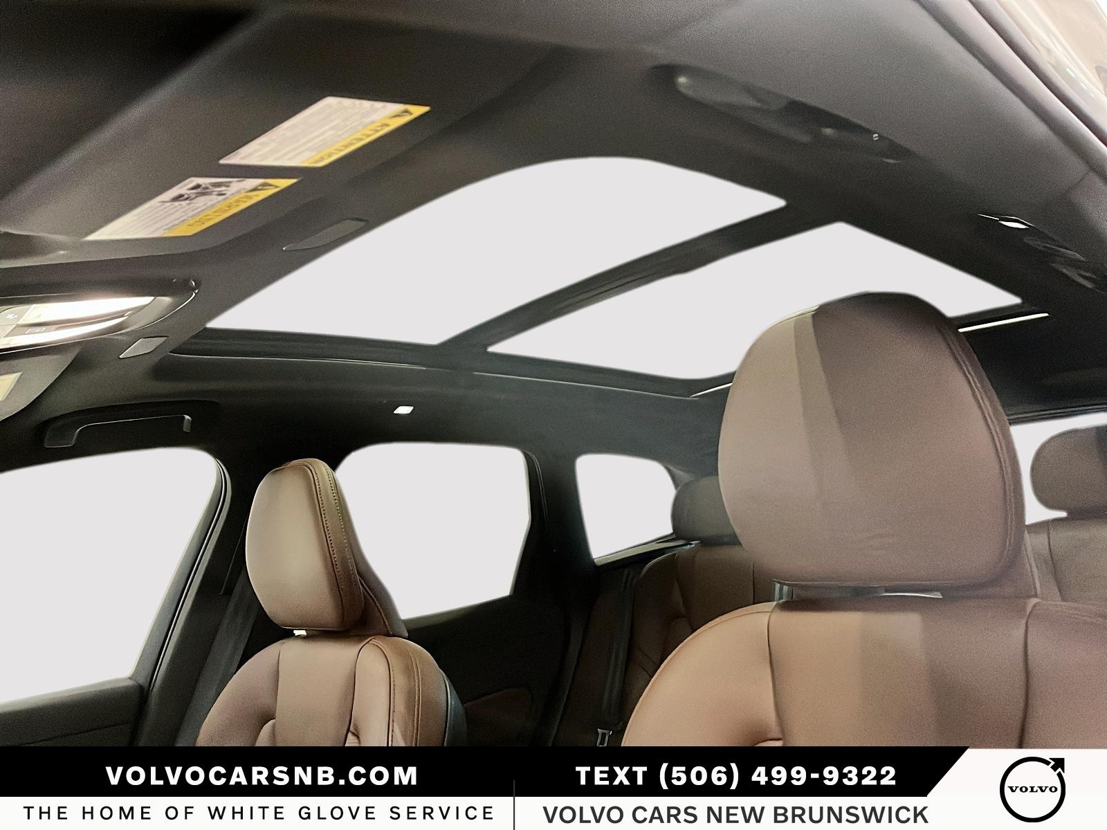 2024 Volvo XC60 Recharge Plug-In Hybrid T8 Ultimate Dark Theme