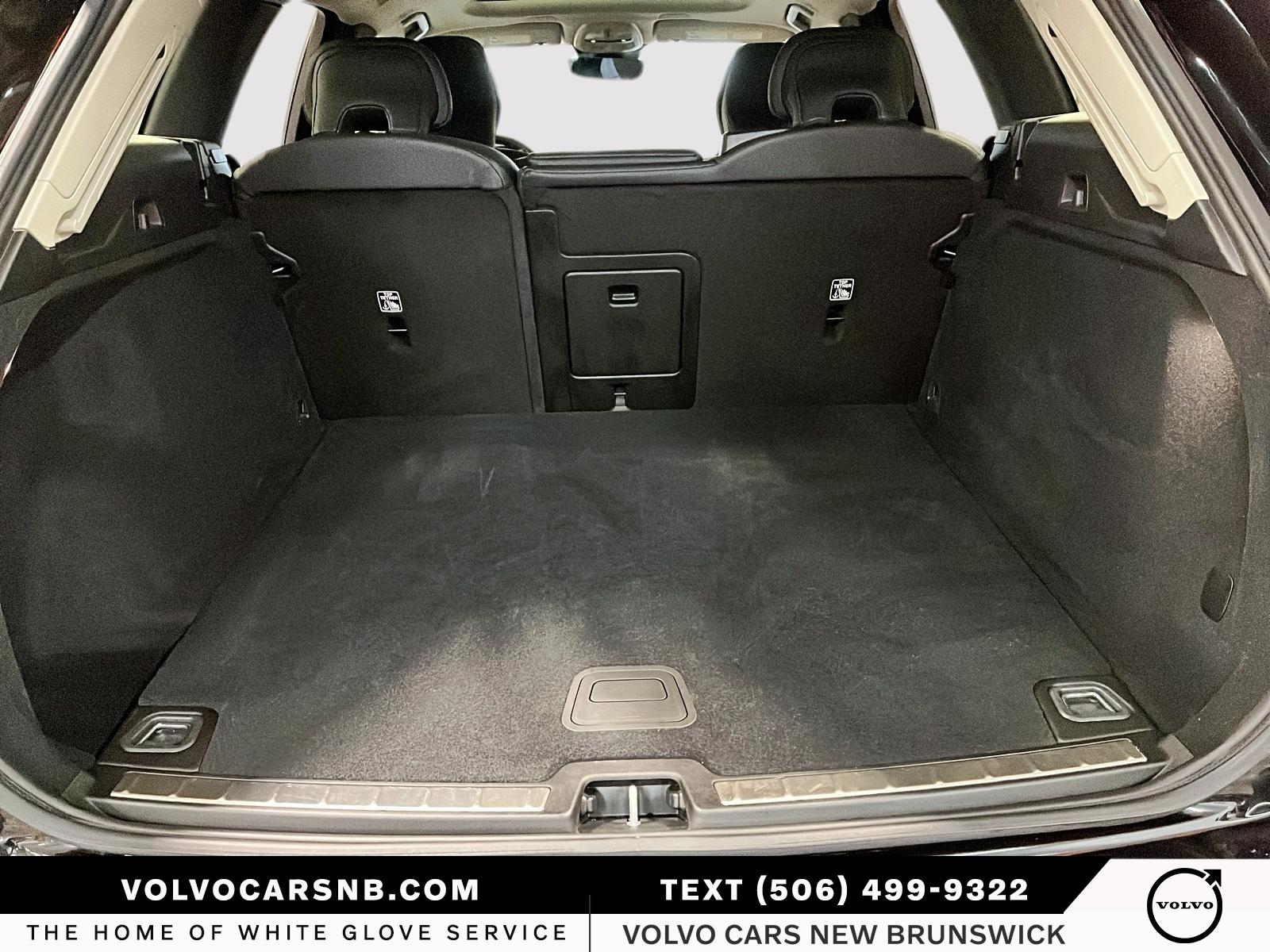 2025 Volvo XC60 B5 Plus Dark Theme