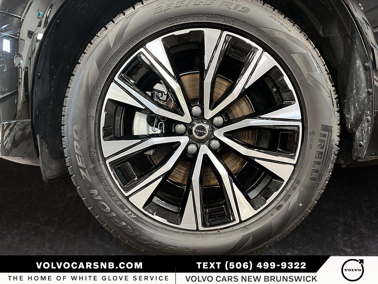 2025 Volvo XC60 B5 Plus Dark Theme