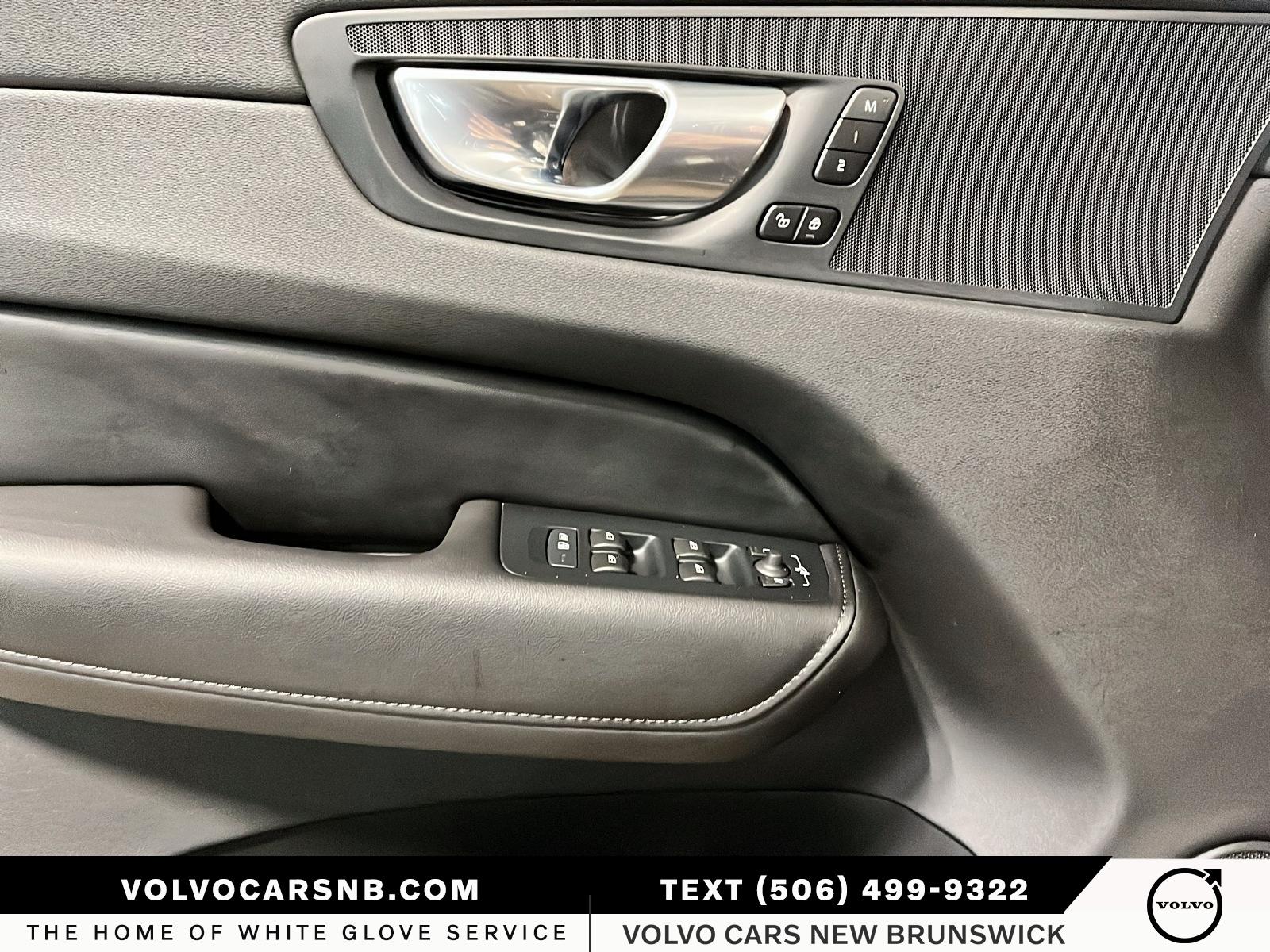 2025 Volvo XC60 B5 Plus Dark Theme