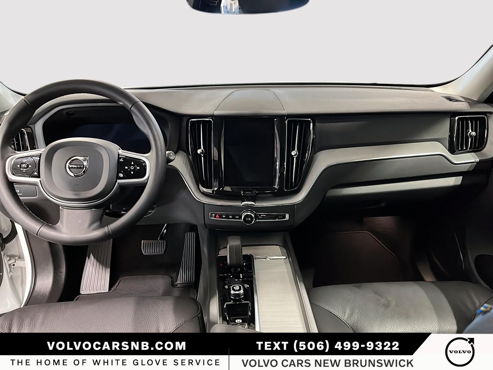 2025 Volvo XC60 B5 Plus Dark Theme