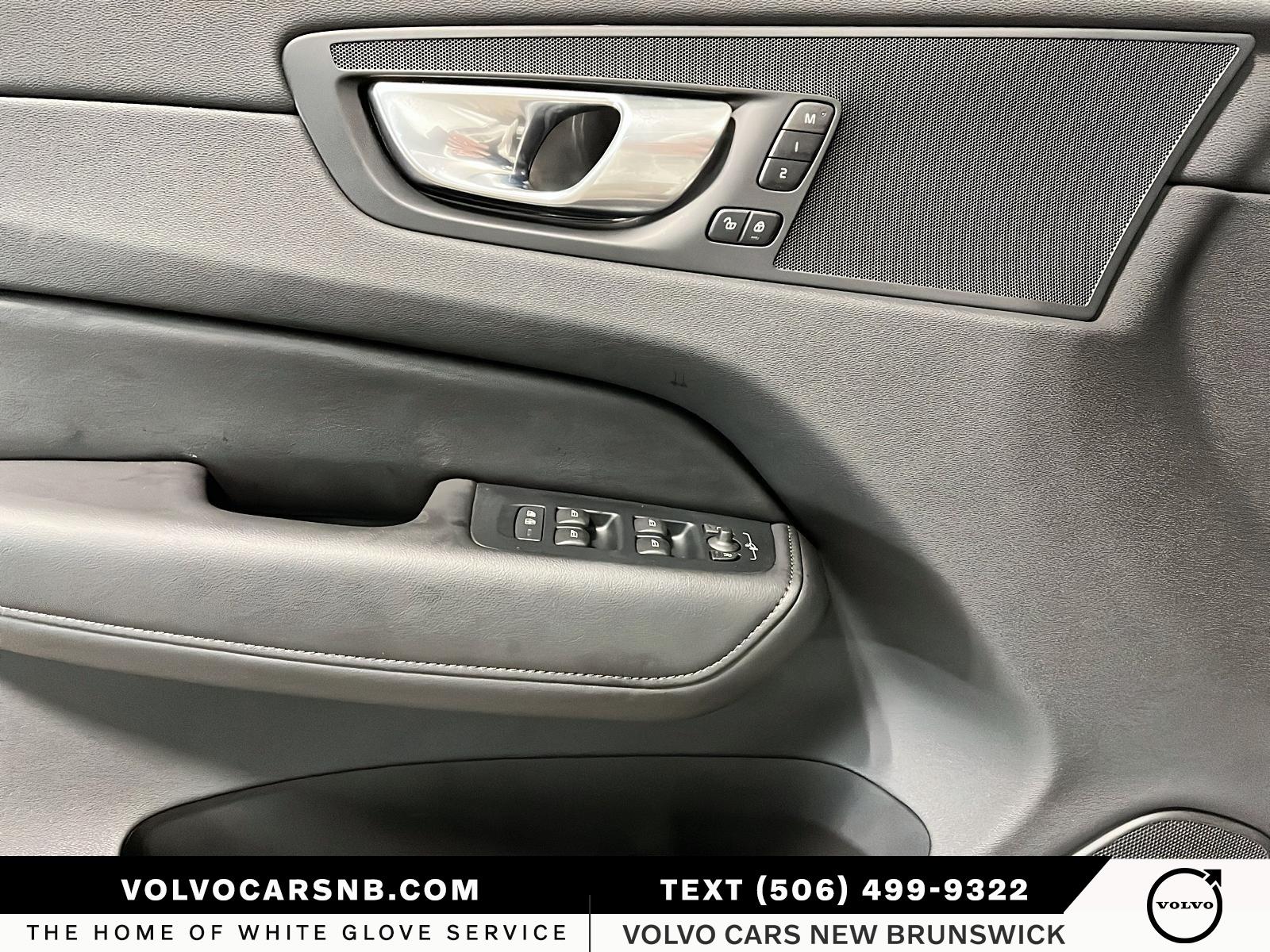 2025 Volvo XC60 B5 Plus Dark Theme