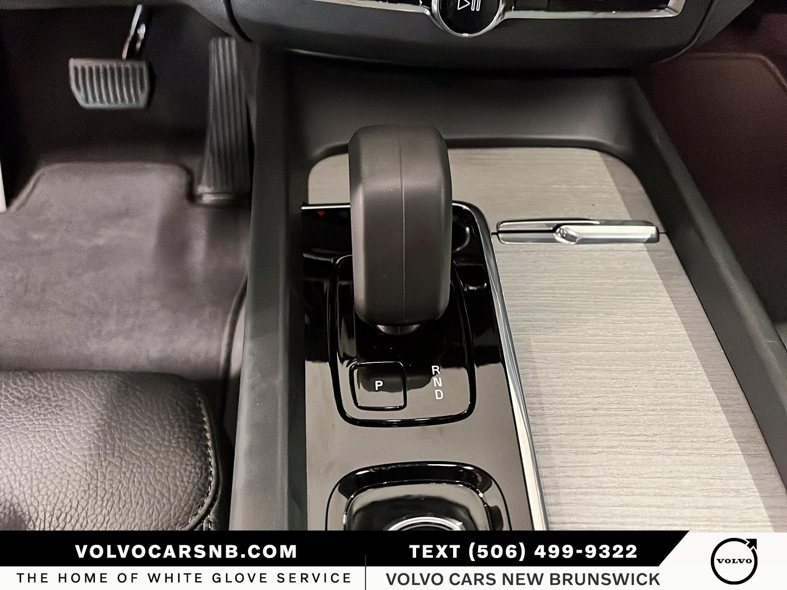 2025 Volvo XC60 B5 Plus Dark Theme