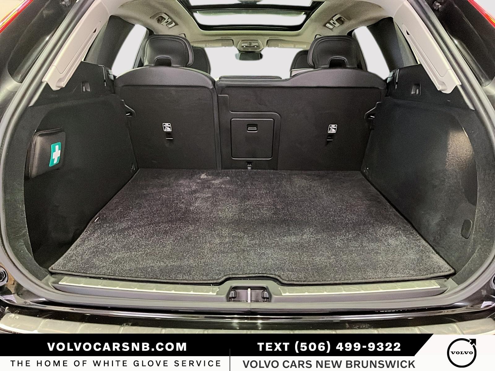 2025 Volvo XC60 B5 Plus Dark Theme