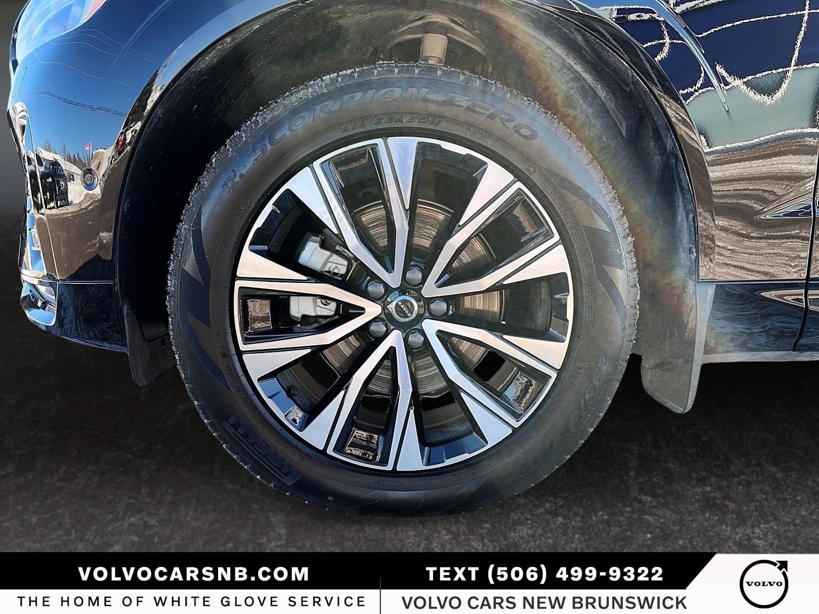 2025 Volvo XC60 B5 Plus Dark Theme