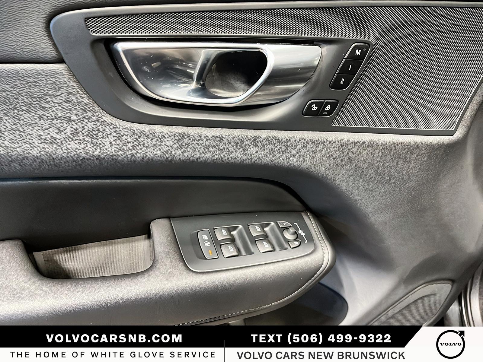 2025 Volvo XC60 B5 Plus Dark Theme