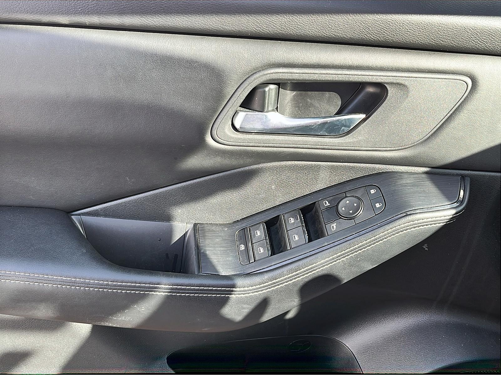 2024 Nissan Rogue SV Moonroof