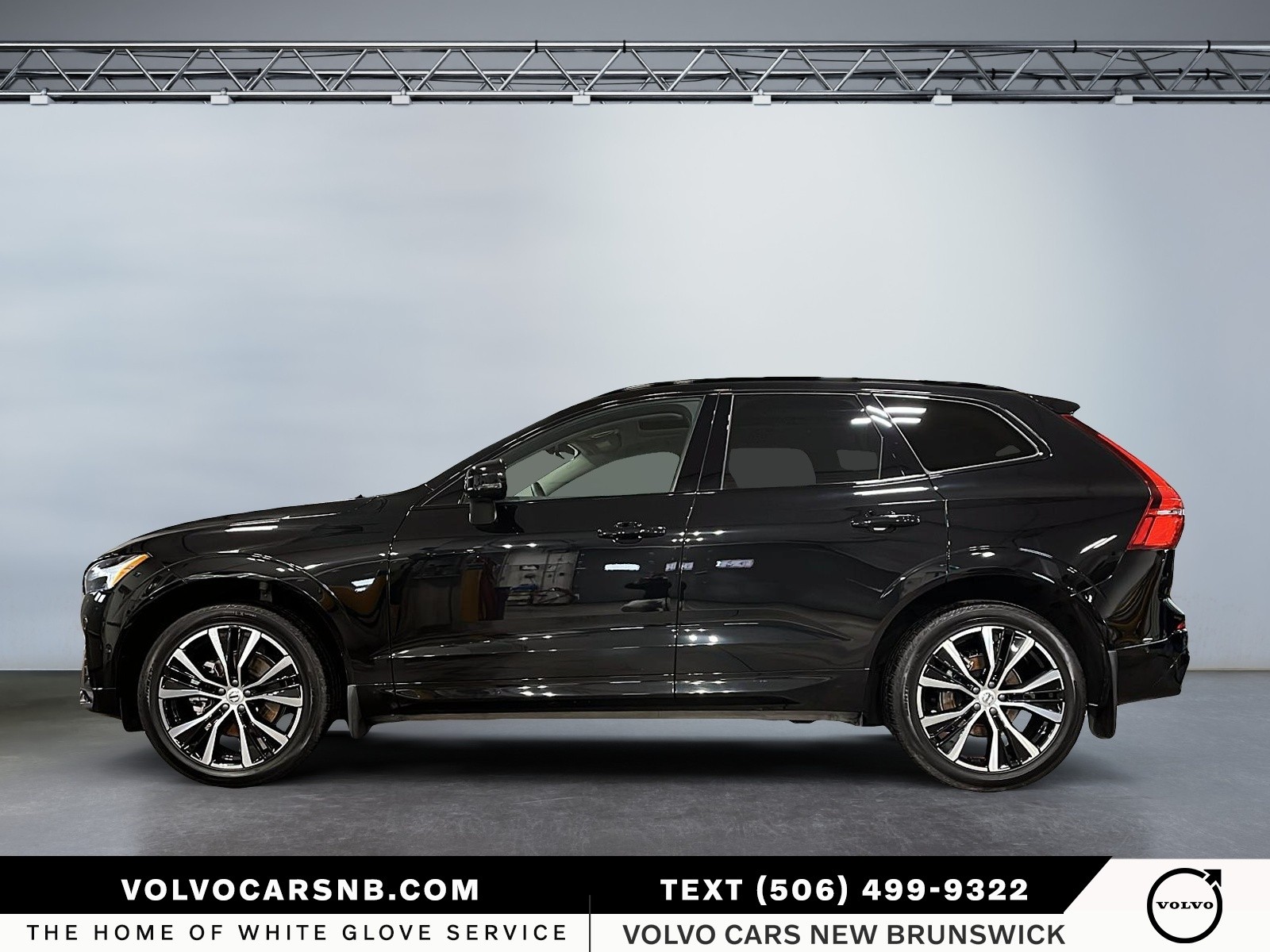 2025 Volvo XC60 B5 Plus Dark Theme