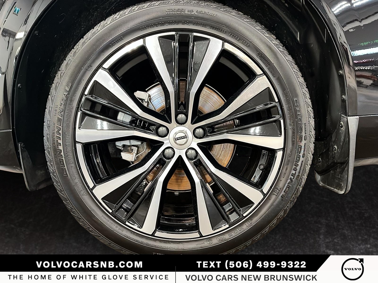 2025 Volvo XC60 B5 Plus Dark Theme