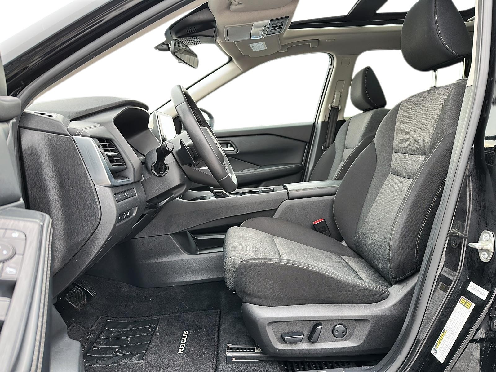 2024 Nissan Rogue SV Moonroof