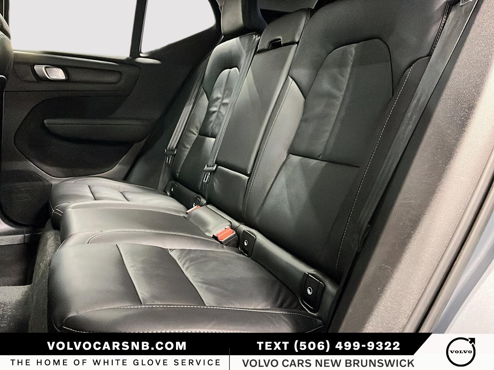 2023 Volvo XC40 B5 Ultimate Bright Theme