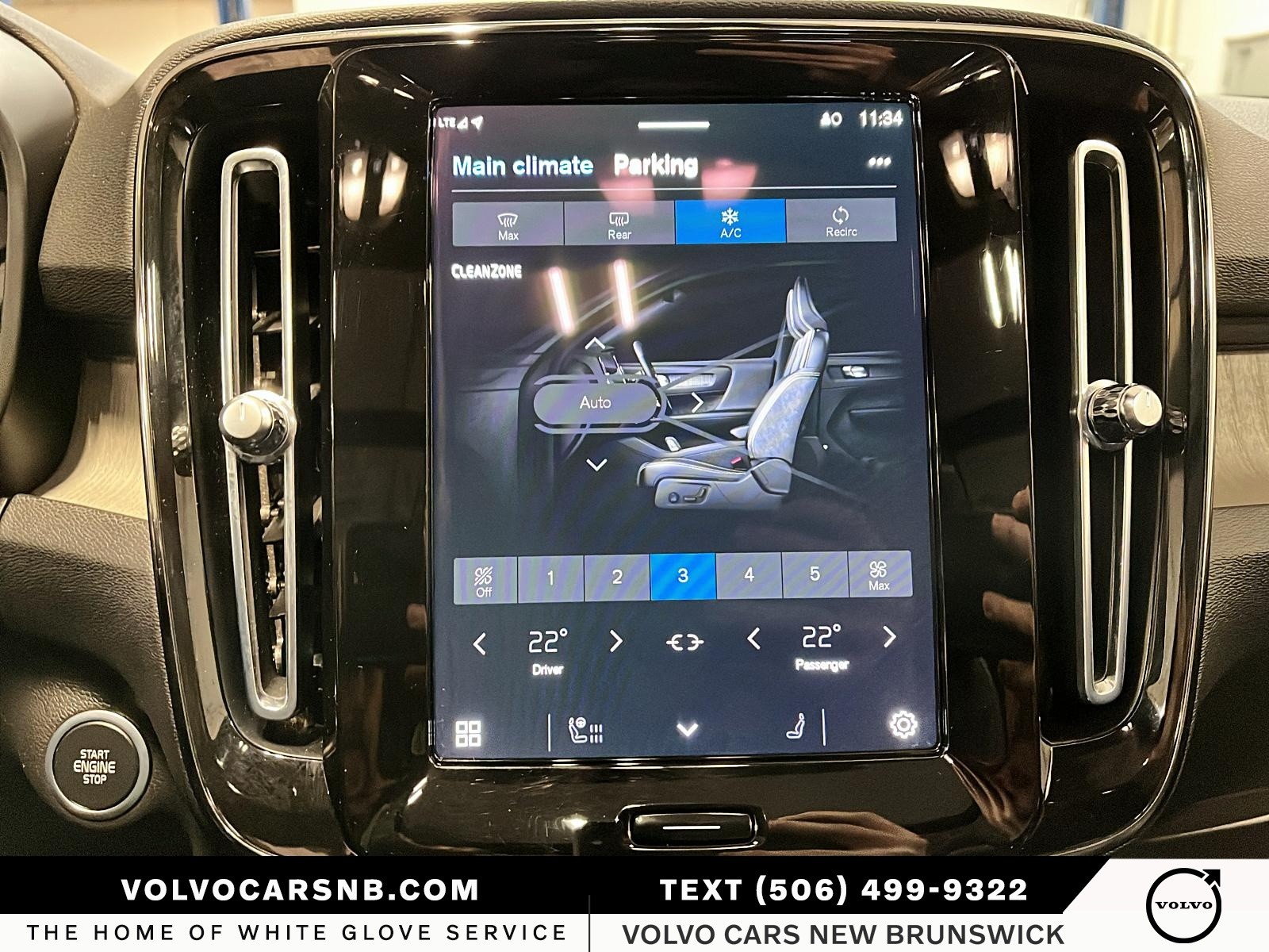 2023 Volvo XC40 B5 Ultimate Bright Theme