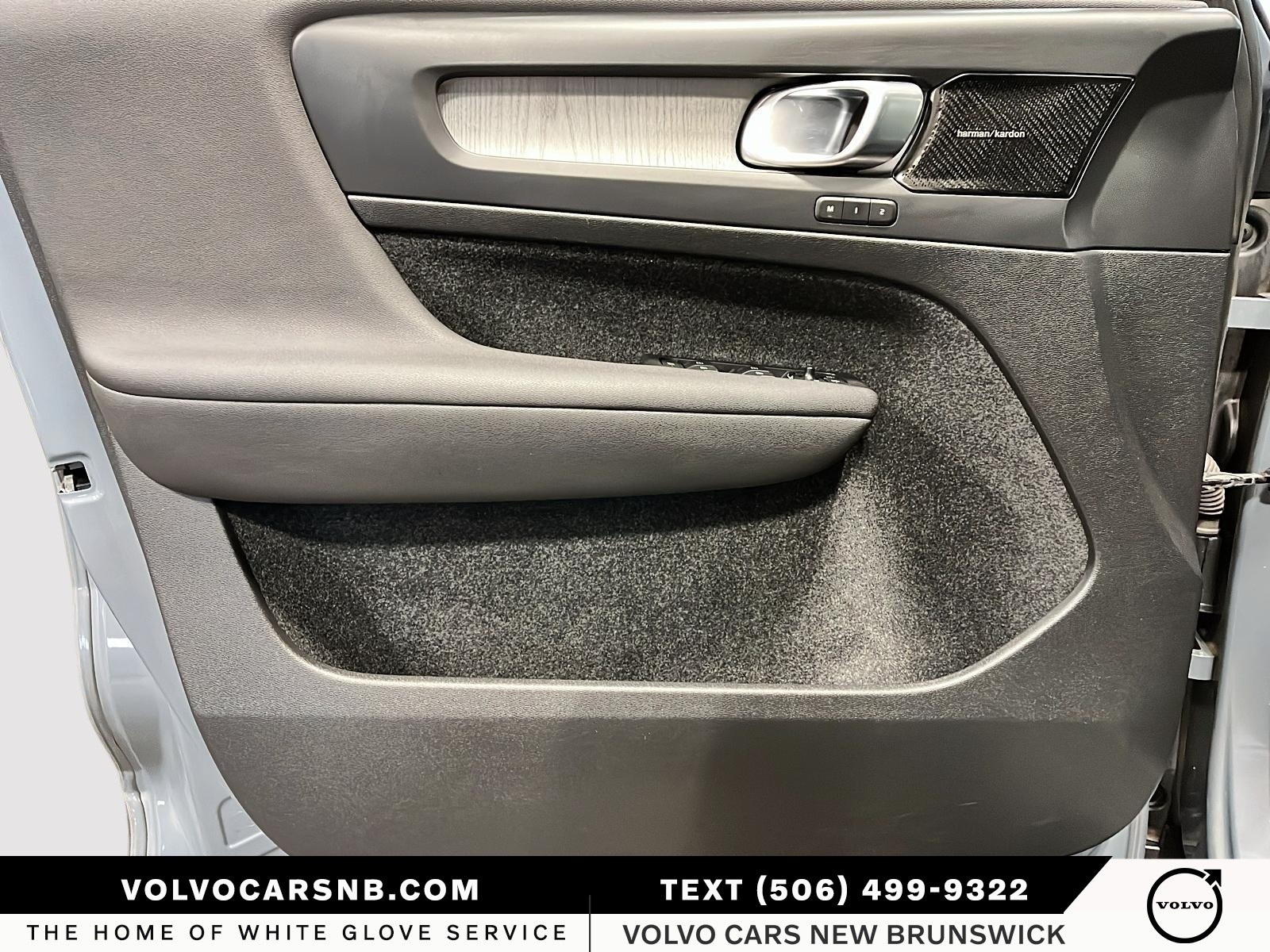 2023 Volvo XC40 B5 Ultimate Bright Theme