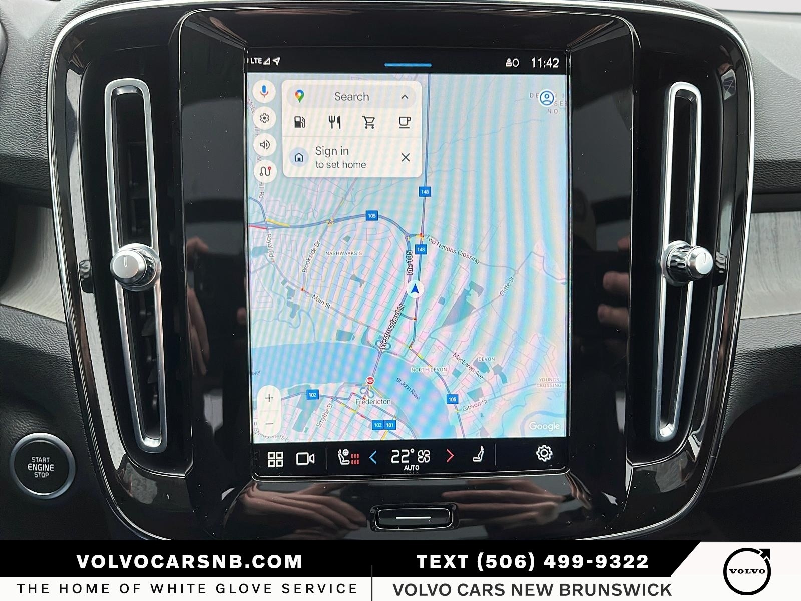 2023 Volvo XC40 B5 Ultimate Bright Theme