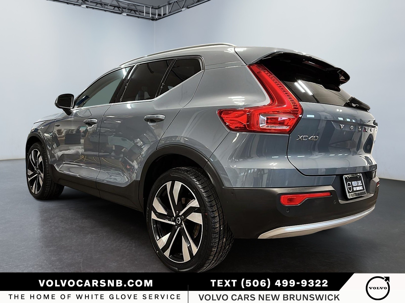 2023 Volvo XC40 B5 Ultimate Bright Theme