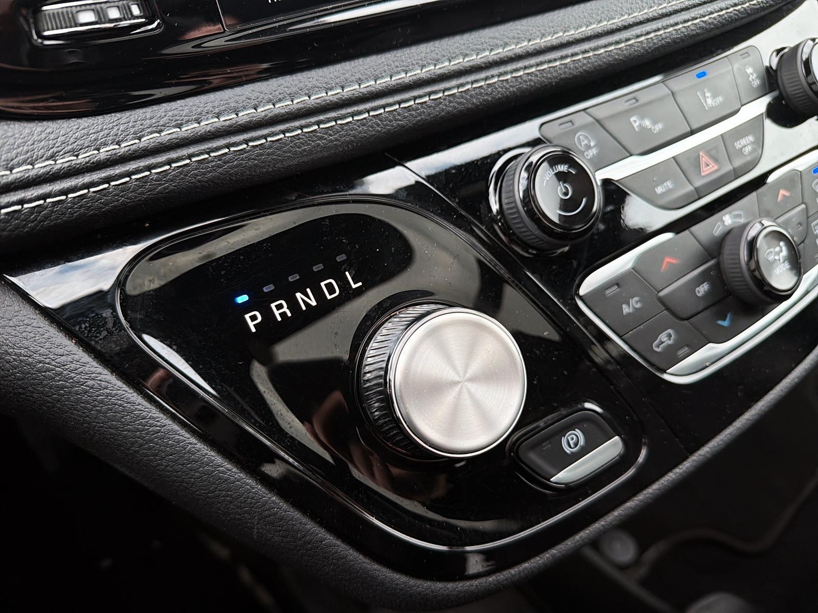 2024 Chrysler Pacifica Touring-L