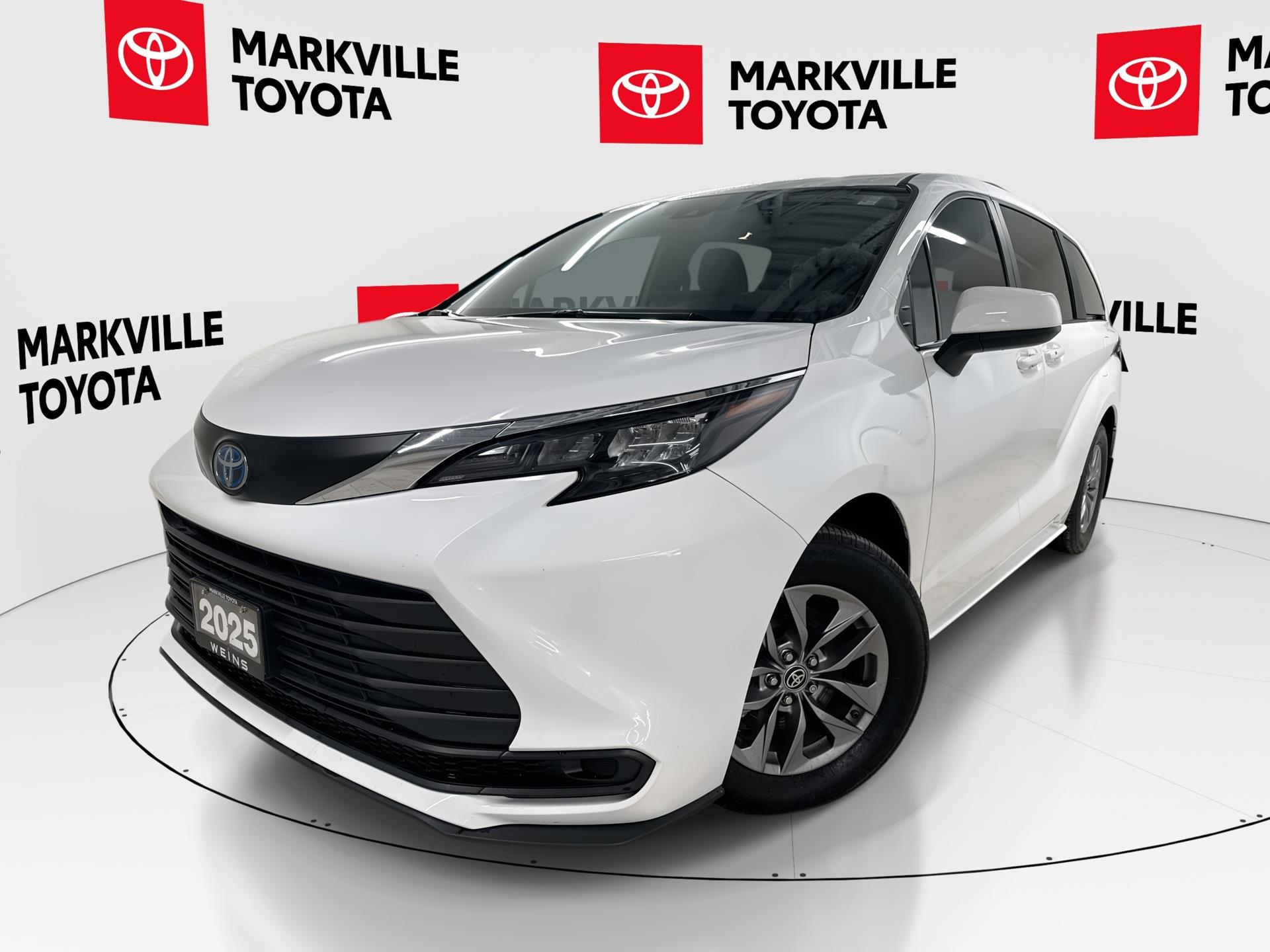 2025 Toyota Sienna LE 8-Passenger FWD