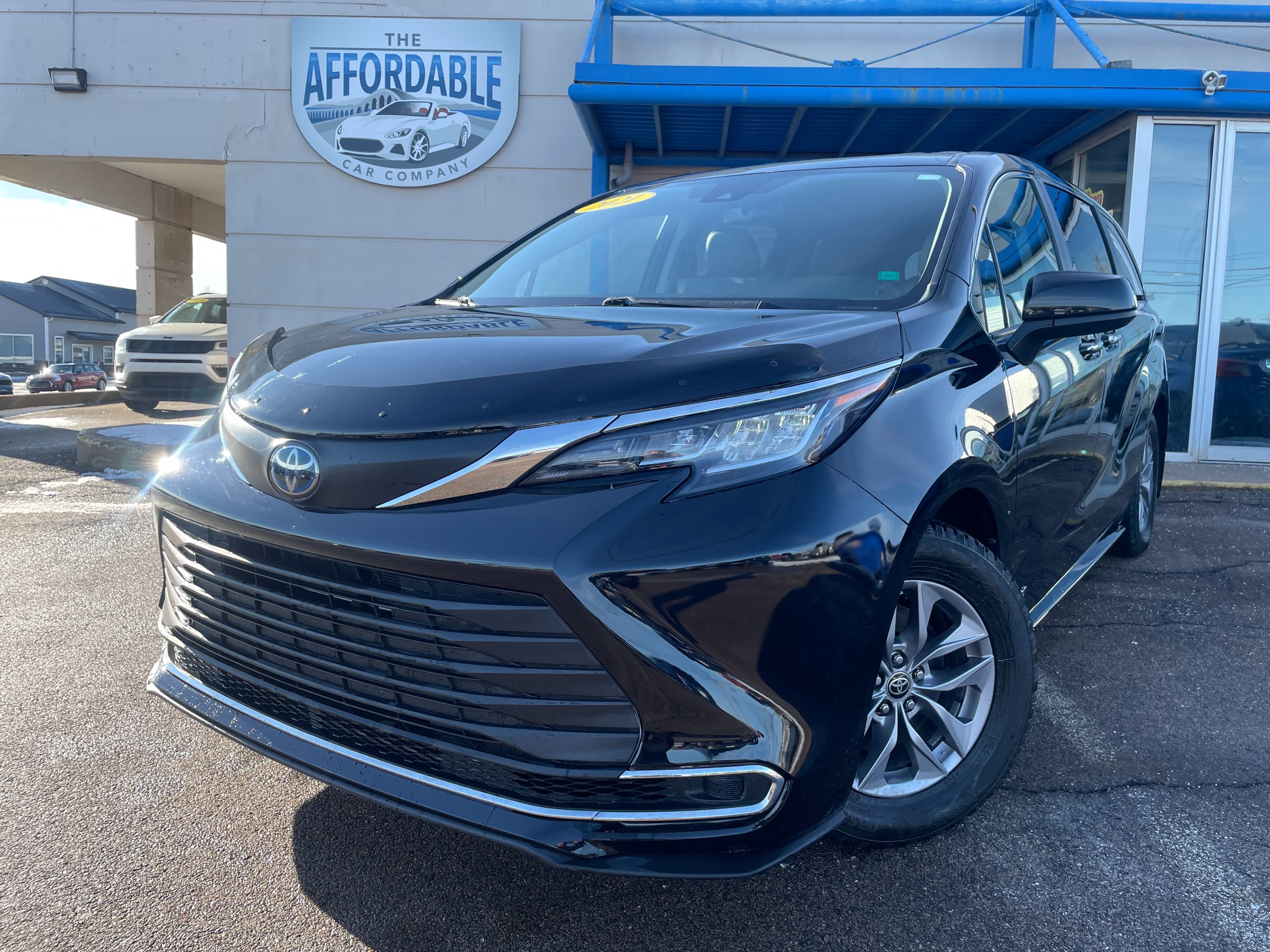 2021 Toyota Sienna XLE 8-Passenger FWD