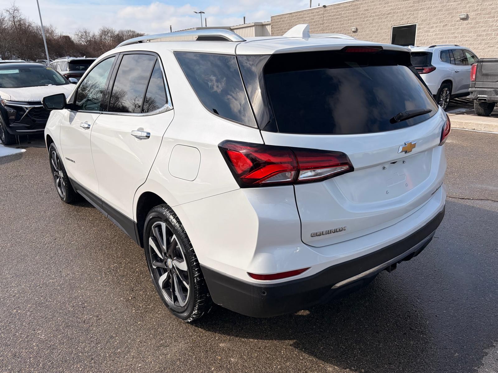 used 2022 Chevrolet Equinox car, priced at $27,400