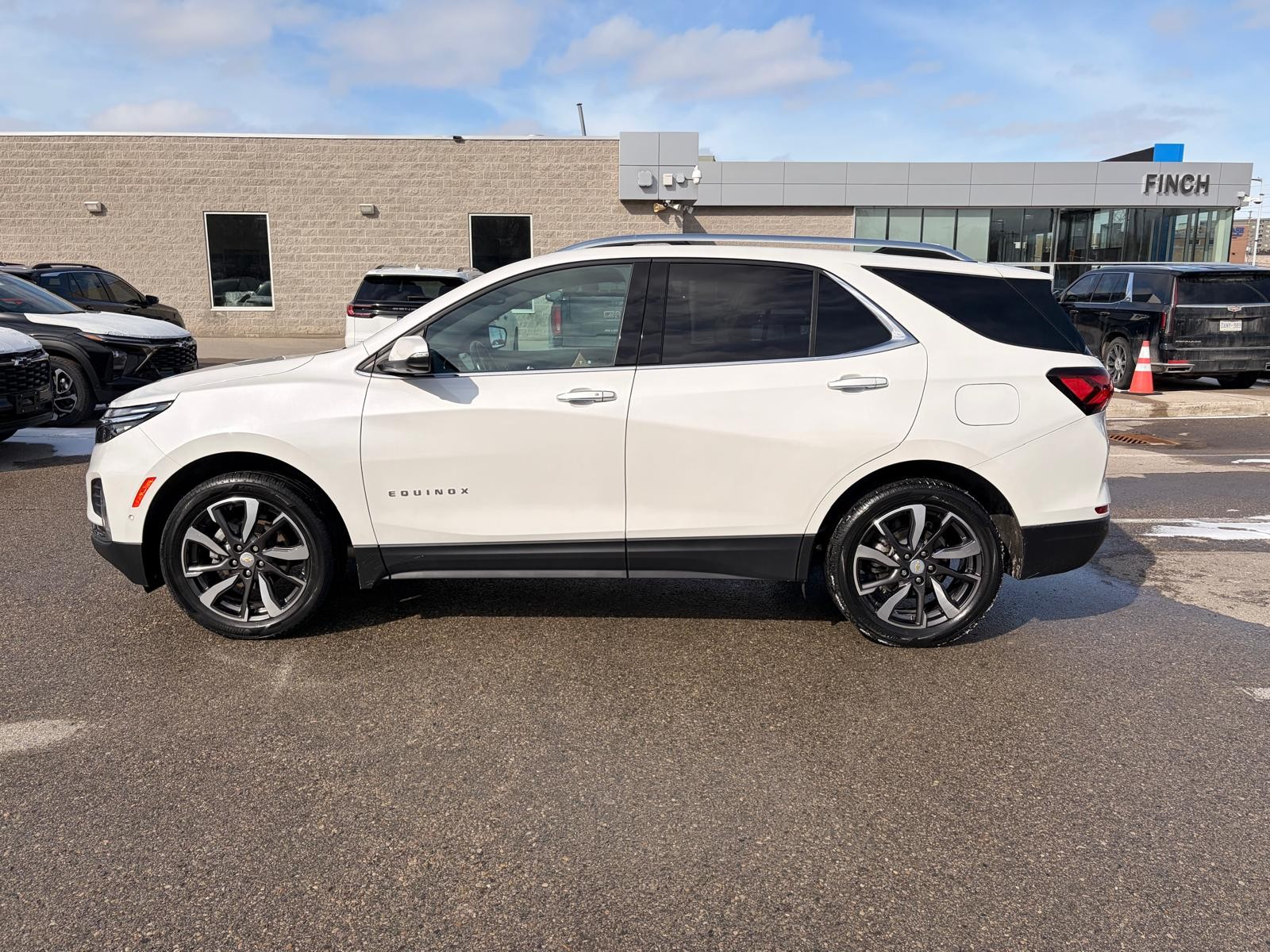 used 2022 Chevrolet Equinox car, priced at $27,400