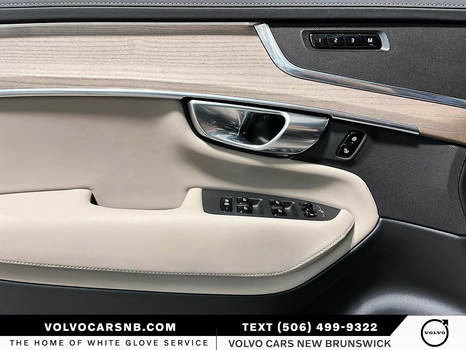 2025 Volvo XC90 B6 Core Bright Theme