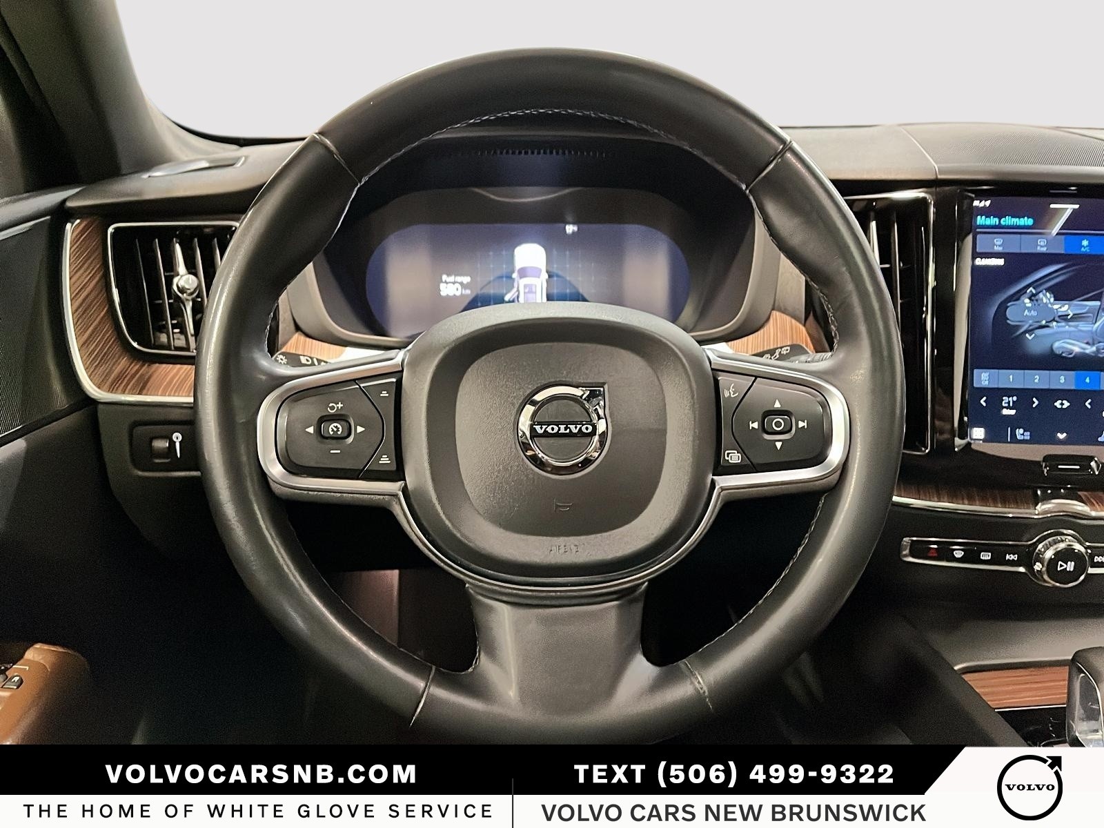 2022 Volvo XC60 B6 Momentum